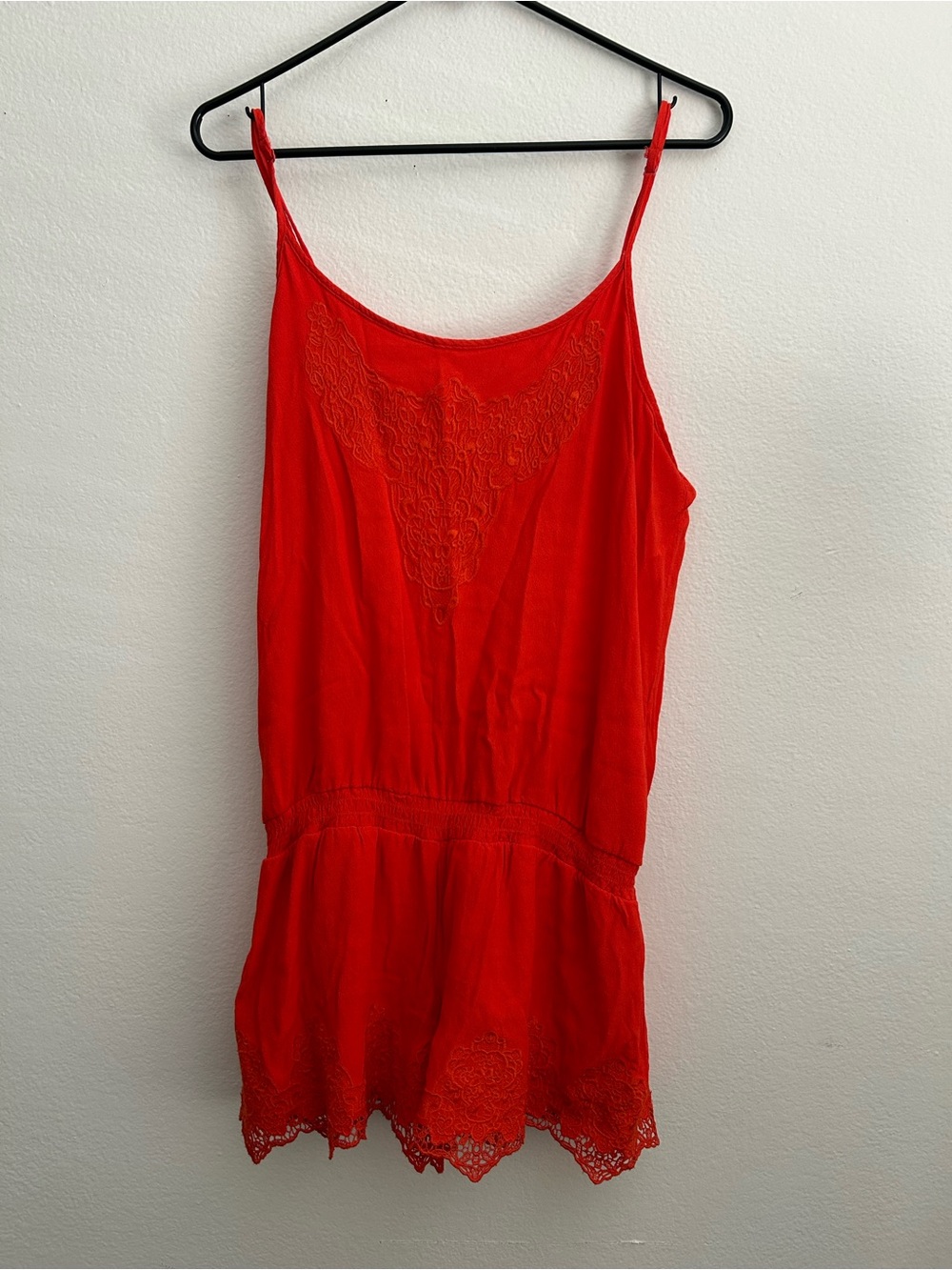 Gianni bini Red Lace-Trim Sleeveless Romper